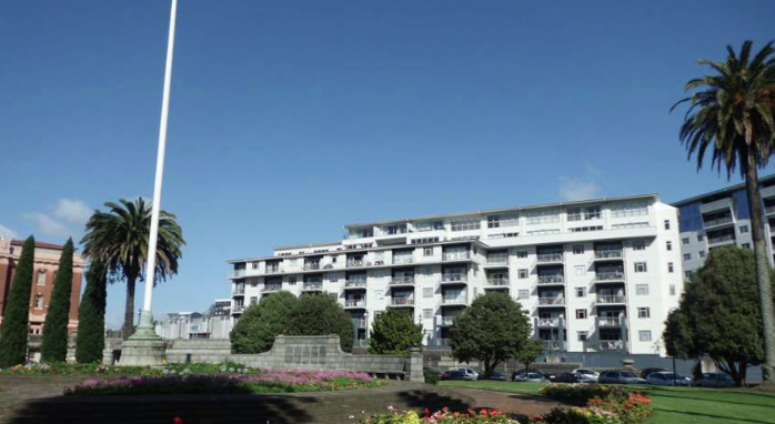 luna community building